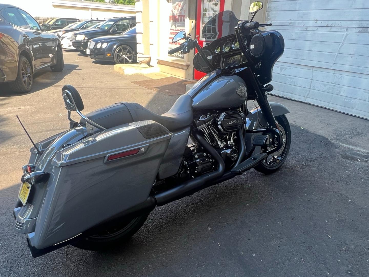 2022 GRAY Harley-Davidson FLHXS - (1HD1KRP18NB) , located at 1018 Brunswick Ave, Trenton, NJ, 08638, (609) 989-0900, 40.240086, -74.748085 - Photo#8